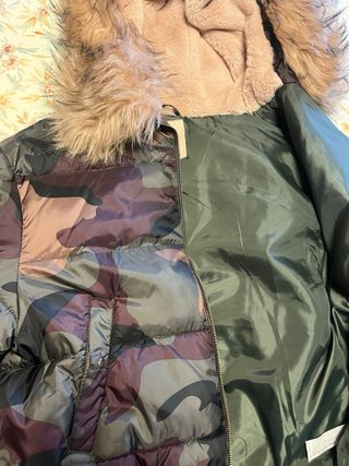 Abrigo Pull&Bear camuflaje con capucha