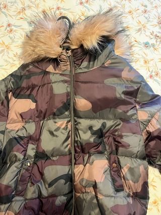Abrigo Pull&Bear camuflaje con capucha