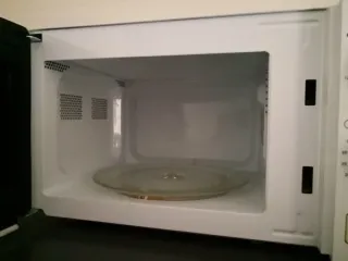 Microondas 700W HIGH ONE