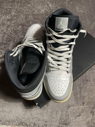 Scarpe Jordan 1 Mid Grigio Bianco