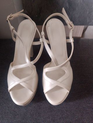Scarpe da sposa bianche con tacco