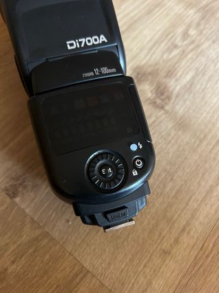 Flash Nissin Di700A per fotocamere micro 4/3