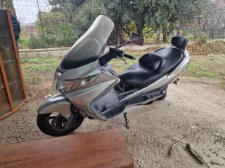Suzuki Burgman 400 Plata Maxi Scooter