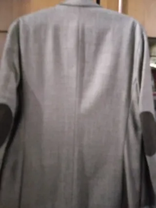 Chaqueta de hombre gris con coderas