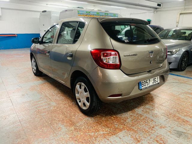 Dacia Sandero 2015