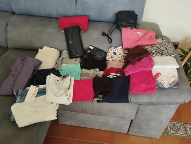 Lote de 23 prendas de ropa chica