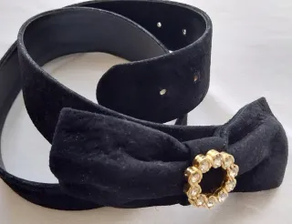 Cintura nera con decoro gioiello