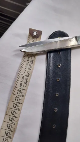 Cintura nera con decoro gioiello