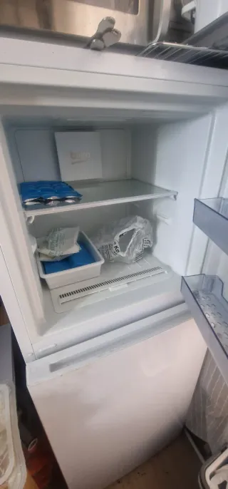 Nevera Beko No Frost A+ 1.45x54cm