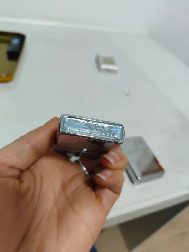 Accendino Zippo argentato