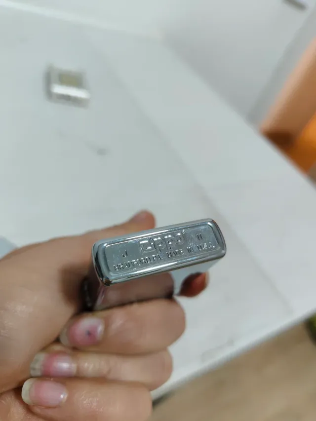 Accendino Zippo argentato