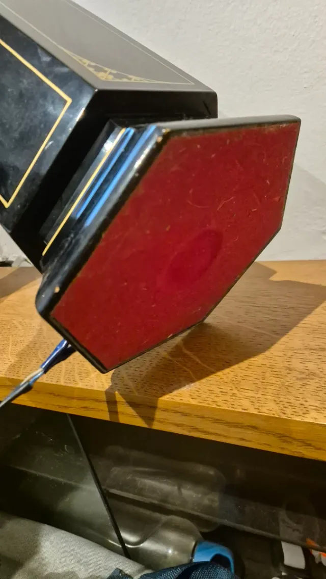 Lampada esagonale laccata dipinta a mano