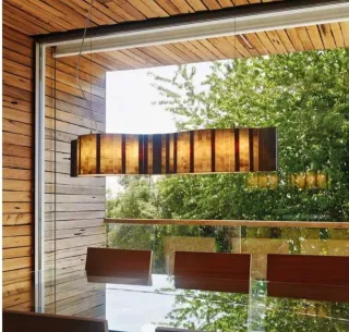 Lámpara de techo de cristal y madera