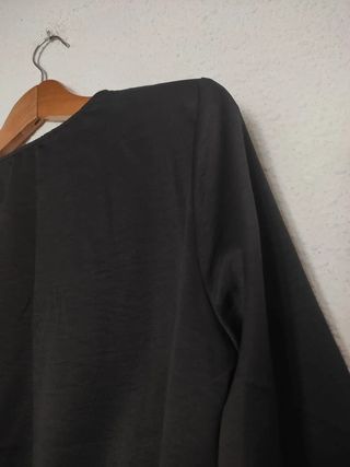 Body negro satinado escote pico Zara fiesta evento