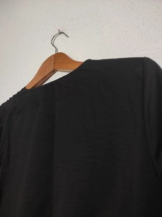 Body negro satinado escote pico Zara fiesta evento