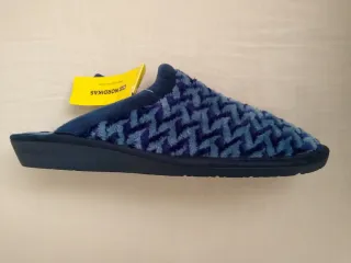 Talla 41. Zapatillas - Pantuflas. NORDIKAS (Mujer)