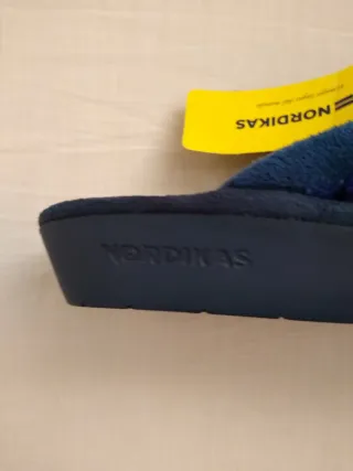 Talla 41. Zapatillas - Pantuflas. NORDIKAS (Mujer)