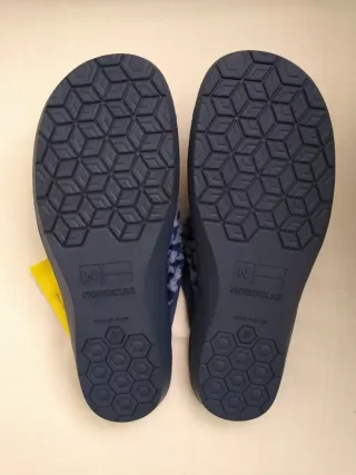 Talla 41. Zapatillas - Pantuflas. NORDIKAS (Mujer)
