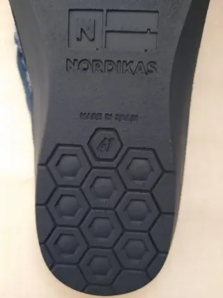 Talla 41. Zapatillas - Pantuflas. NORDIKAS (Mujer)