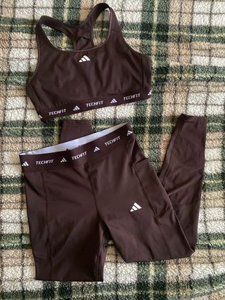 Conjunto deportivo Adidas T:L Techfit marrón