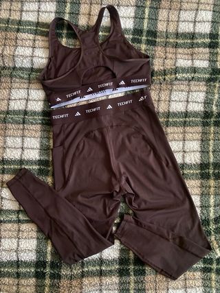 Conjunto deportivo Adidas T:L Techfit marrón