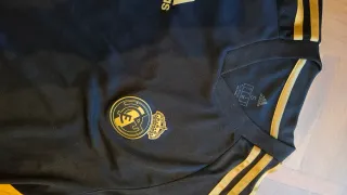 Camiseta Real Madrid Adidas Negra y Dorada Talla S