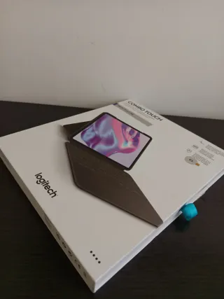 Teclado Logitech iPad Pro 13" M4