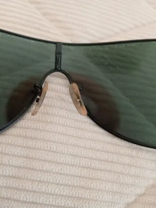 Gafas de sol Ray-Ban negras y verdes