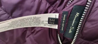 Plumífero morado con capucha