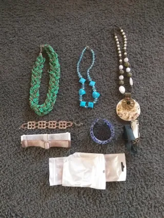 Lote bisutería, correa reloj y pulseras deportivas