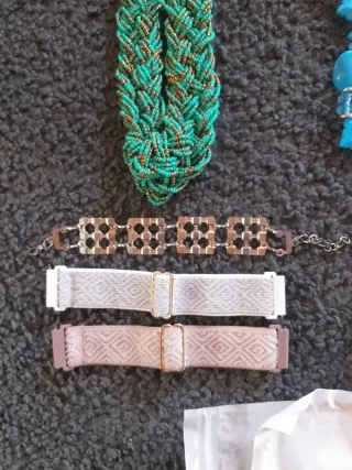 Lote bisutería, correa reloj y pulseras deportivas