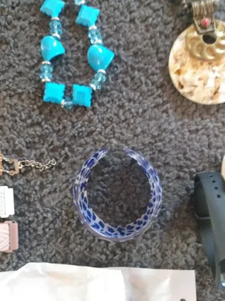 Lote bisutería, correa reloj y pulseras deportivas