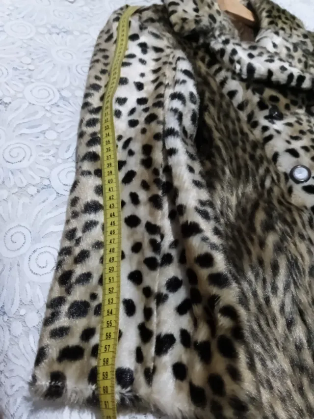 Abrigo piel sintética estampado leopardo. Vintage.