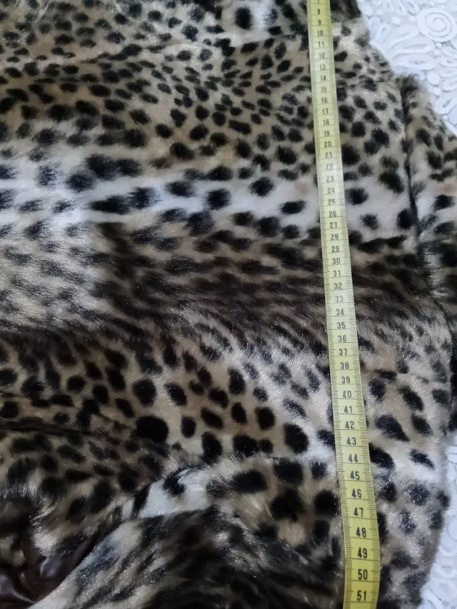 Abrigo piel sintética estampado leopardo. Vintage.