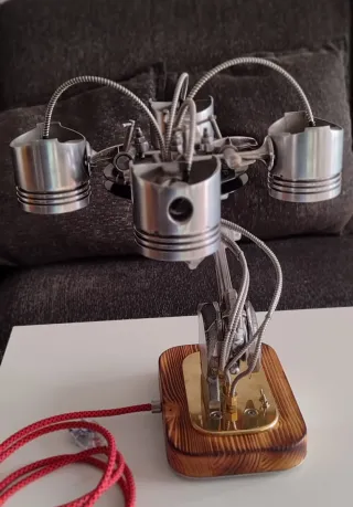 Lámpara de mesa diseño motor