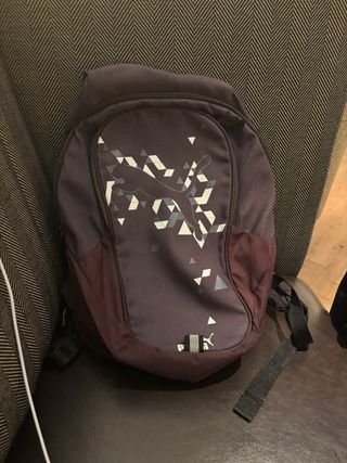 Mochila Puma azul oscuro en buen estado