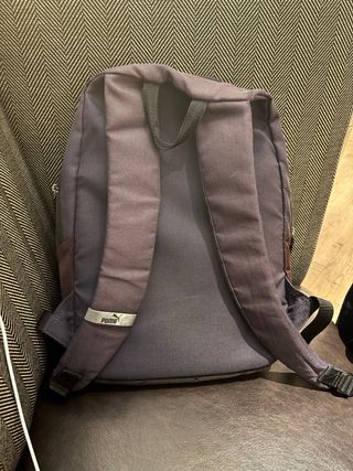 Mochila Puma azul oscuro en buen estado