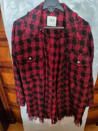 Chaqueta Zara cuadros rojo y negro