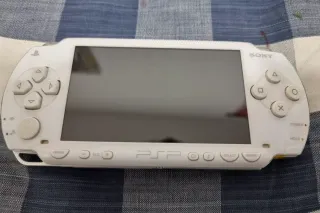 PSP Blanca Completa con Caja y Juego