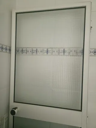 Cierre aluminio y cristal con puerta