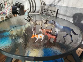 Lote animales de plástico