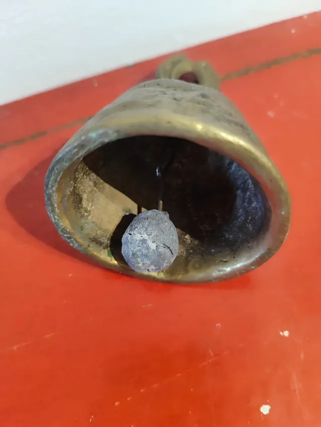Campana di rame antica