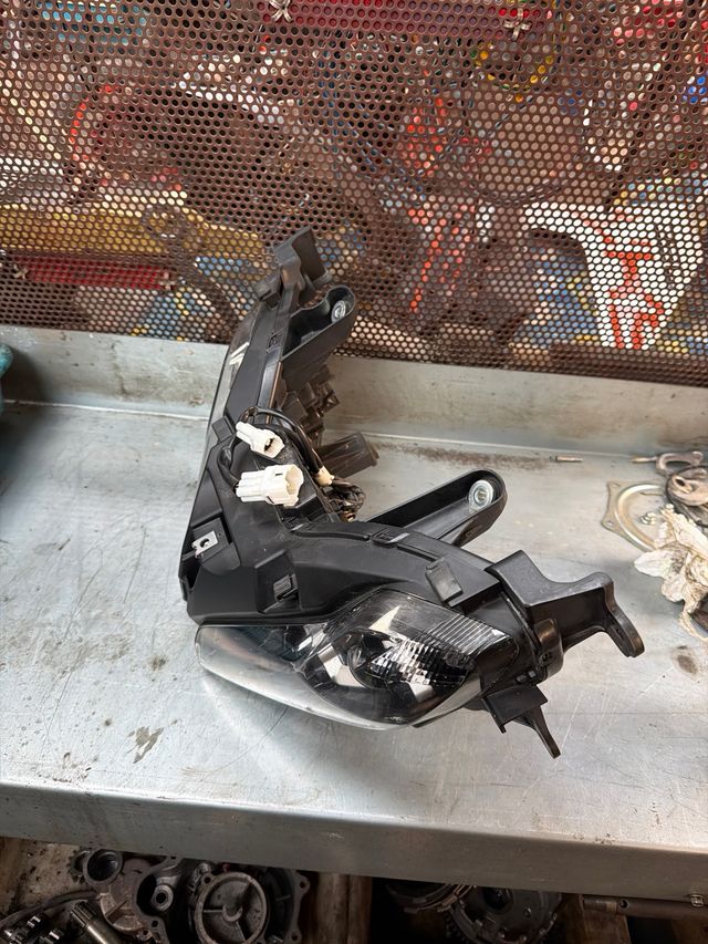 Faro Delantero Yamaha T-Max 560 2023