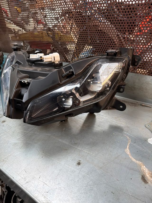 Faro Delantero Yamaha T-Max 560 2023