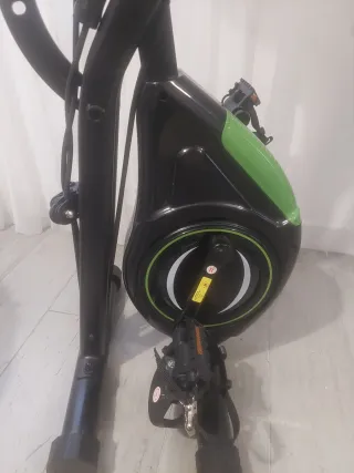 Bicicleta Estática Negra y Verde