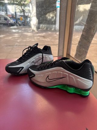 Nike Shox R4 Bambas Negras y Verdes