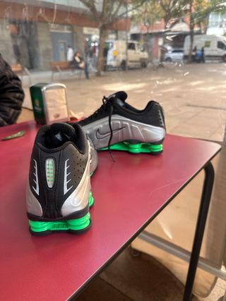 Nike Shox R4 Bambas Negras y Verdes