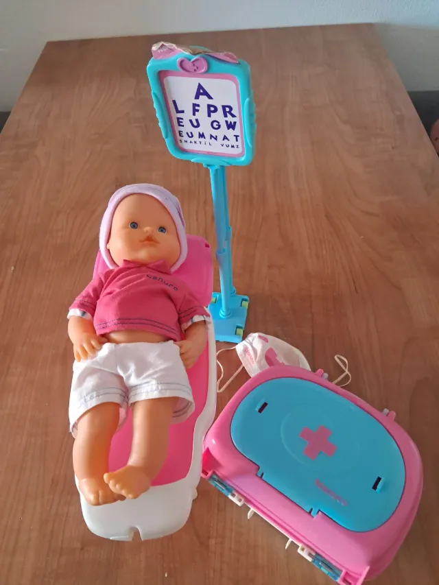 Muñeca Nenuco Doctora con Maletín