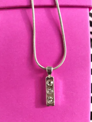 Colgante de plata con tres cristales