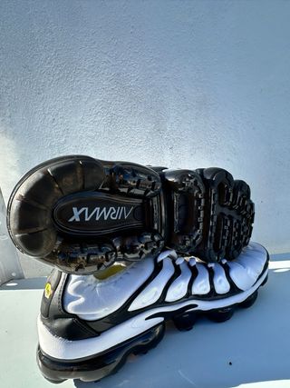 Nike Vapormax Plus Blanco y Negro